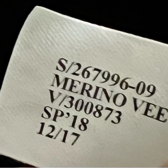 Banana Republic-Black Extra Fine 100% Merino Wool Sweater-Medium - Picture 2 of 5